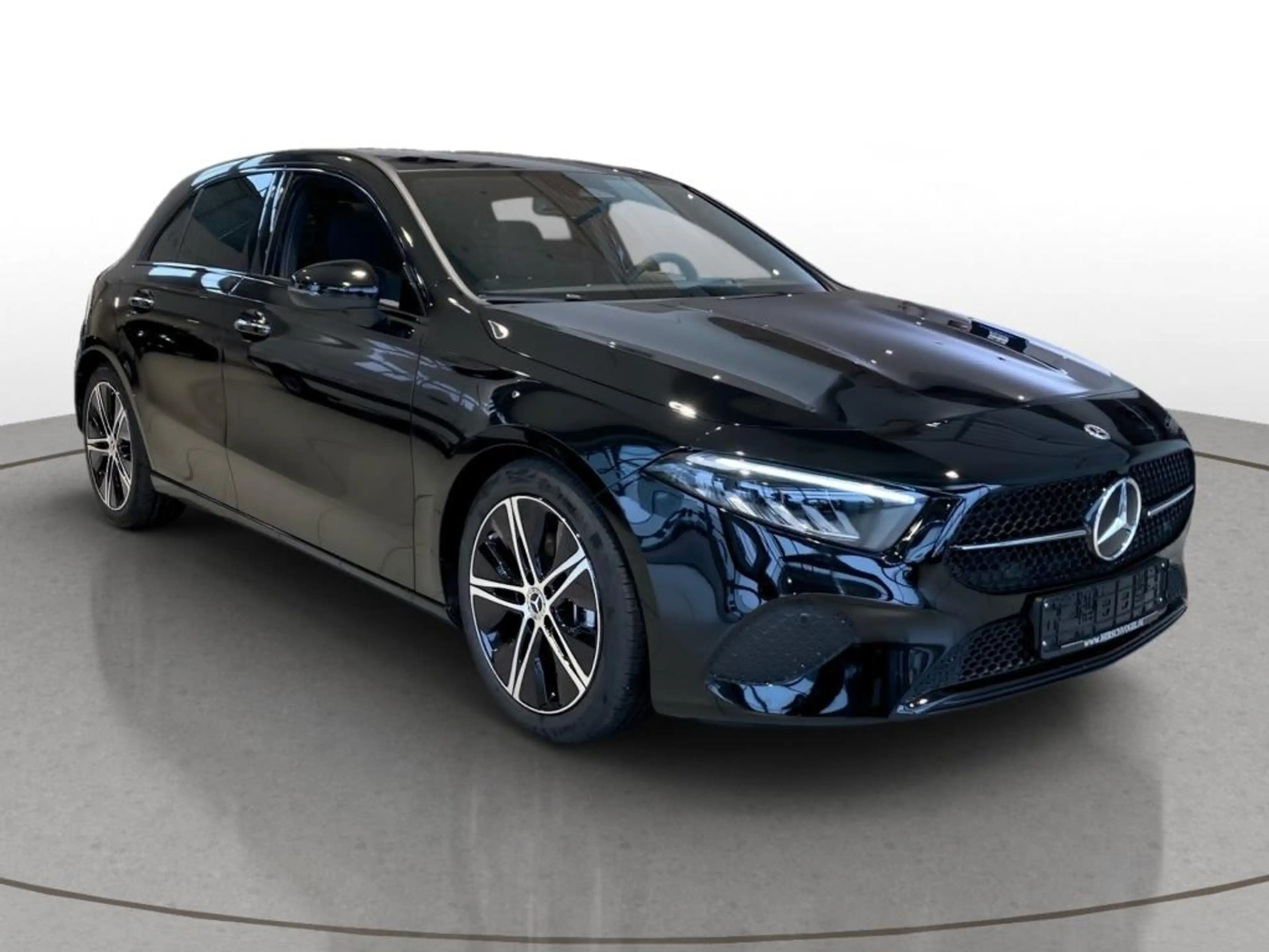 Mercedes-Benz A 180 Progressive+Night+Pano+DISTRON+KEYLESS+LED — photo 4