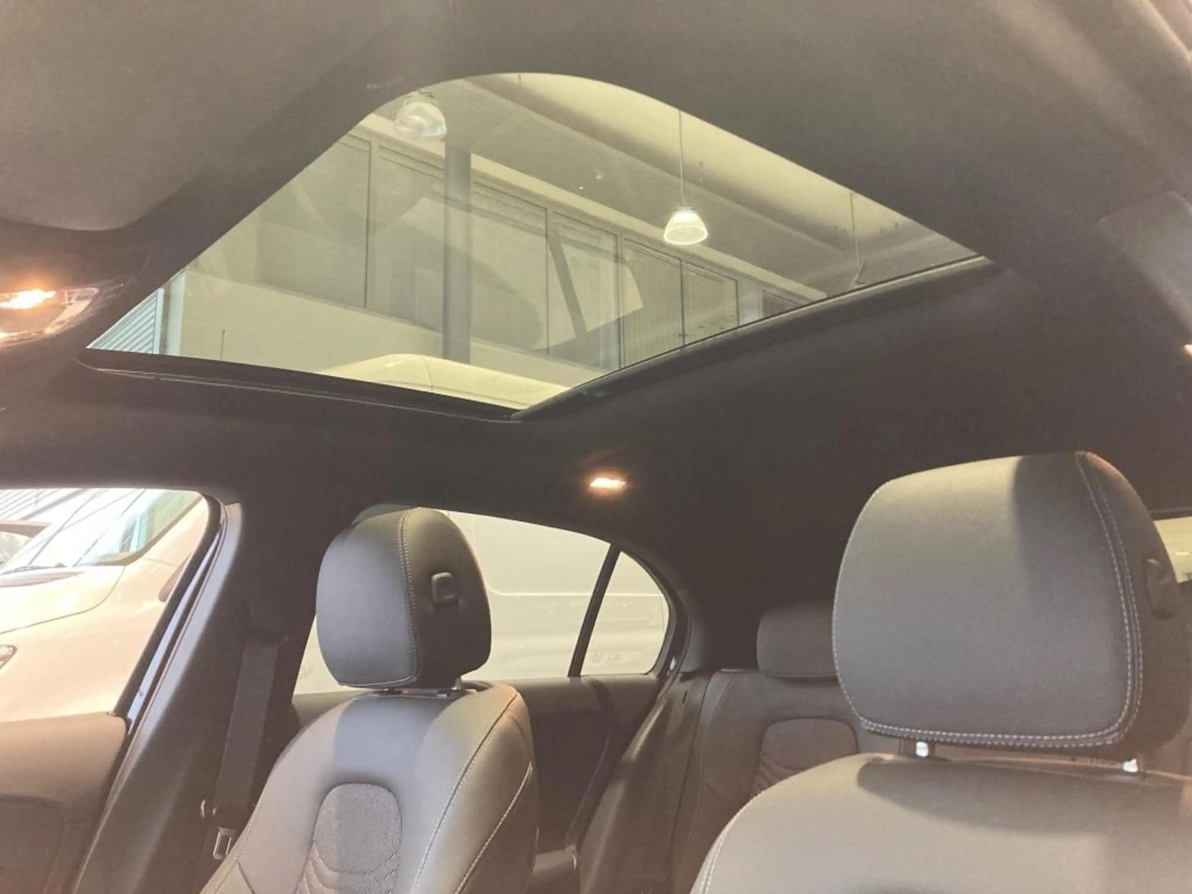 Mercedes-Benz A 180 Progressive+Night+Pano+DISTRON+KEYLESS+LED — photo 15