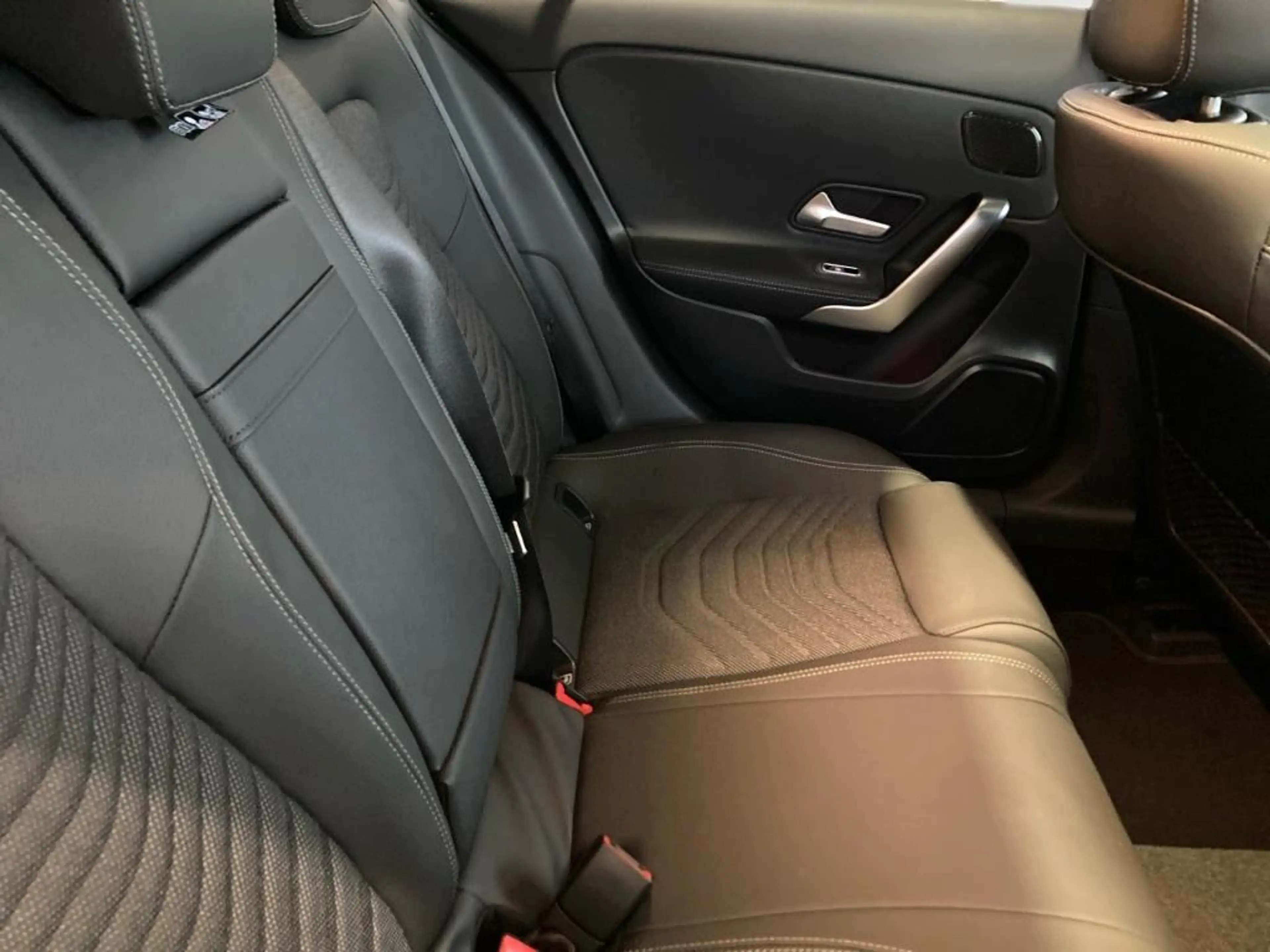 Mercedes-Benz A 180 Progressive+Night+Pano+DISTRON+KEYLESS+LED — photo 9
