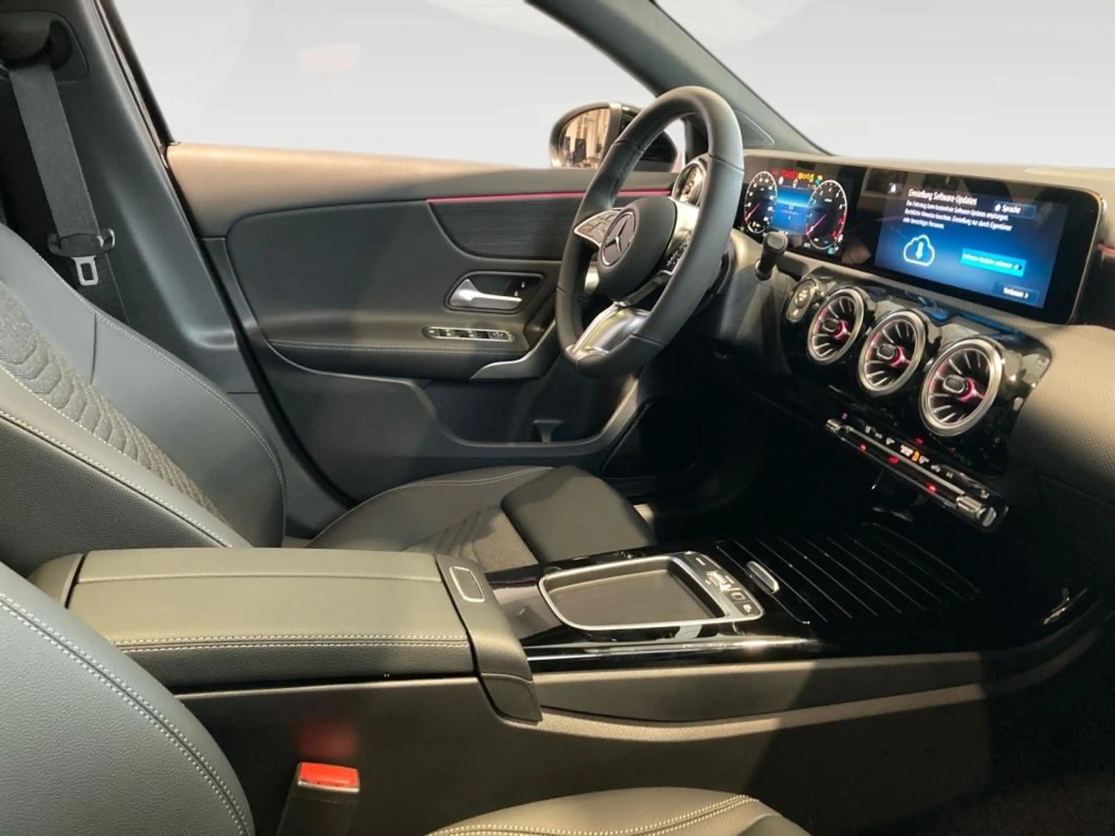 Mercedes-Benz A 180 Progressive+Night+Pano+DISTRON+KEYLESS+LED — photo 10