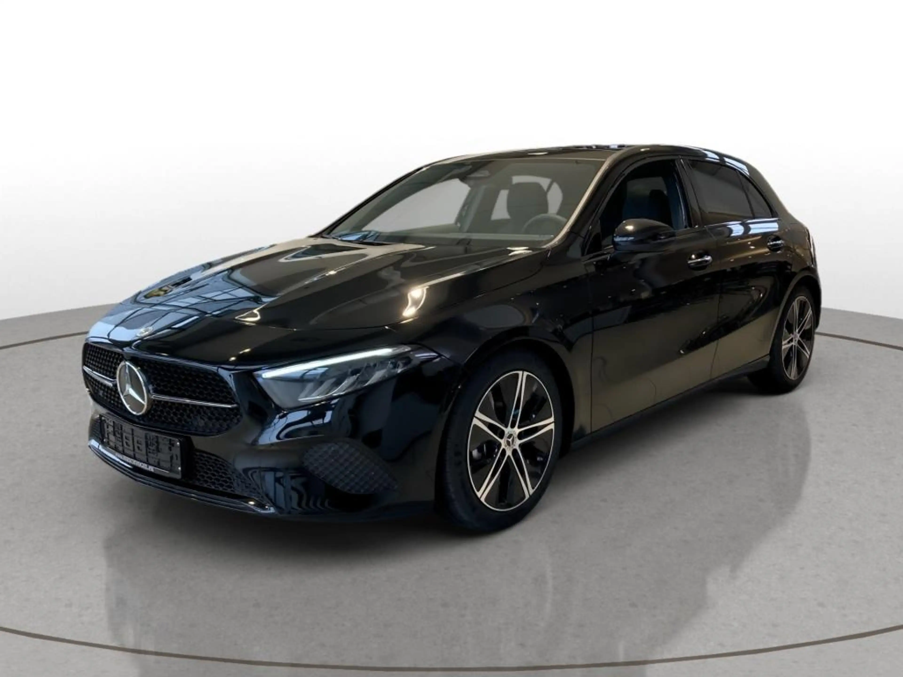 Mercedes-Benz A 180 Progressive+Night+Pano+DISTRON+KEYLESS+LED — photo 2