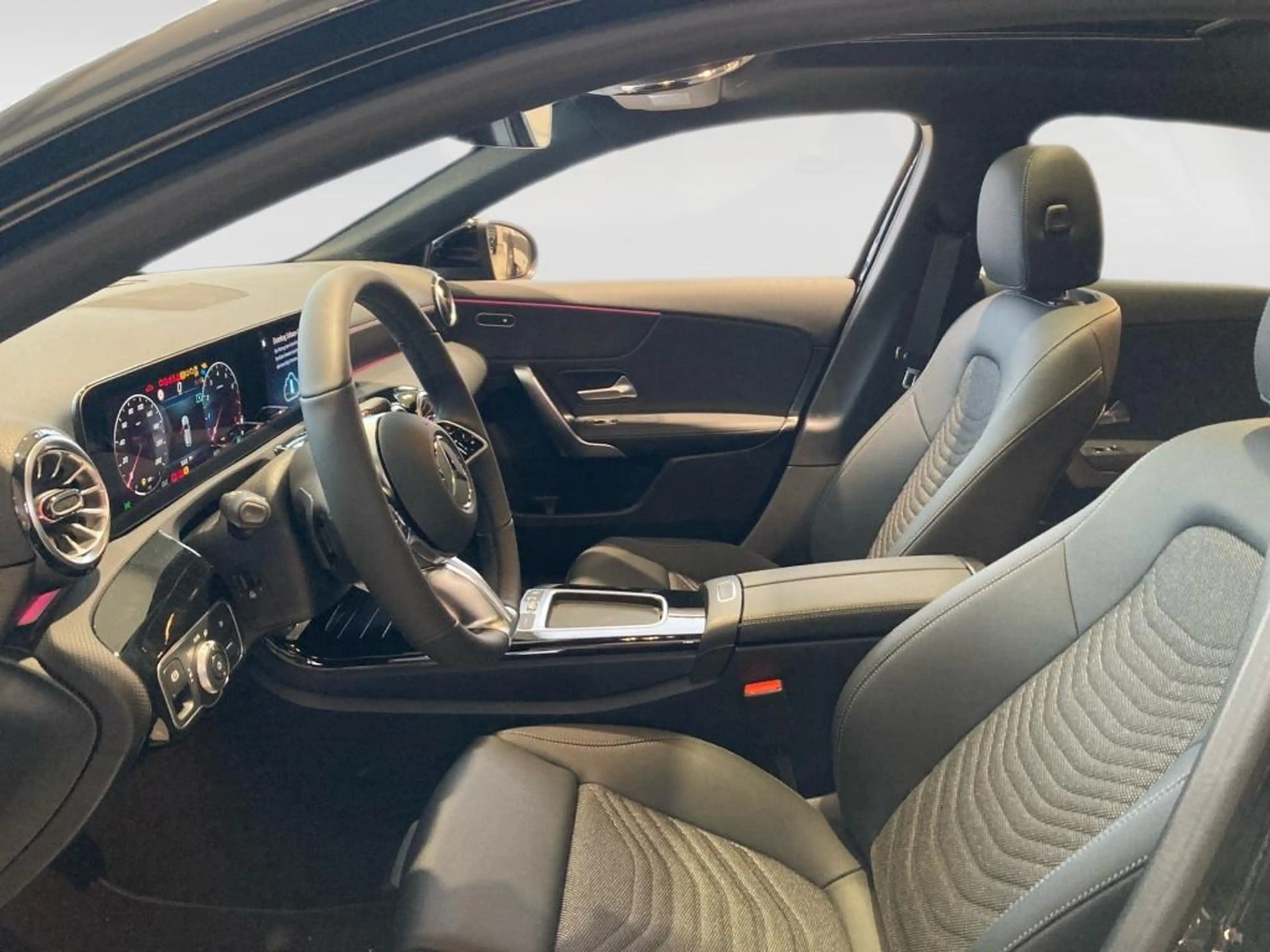 Mercedes-Benz A 180 Progressive+Night+Pano+DISTRON+KEYLESS+LED — photo 11
