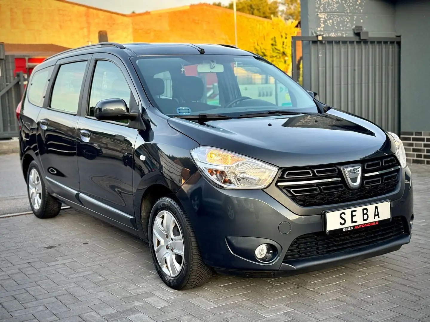 Dacia Lodgy Laureate LPG '2.Hand'7-Sitzer'Navi'Kamera' Grau - 1