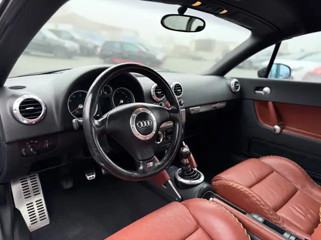 Audi TT view 10