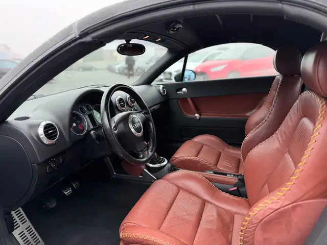 Audi TT view 9