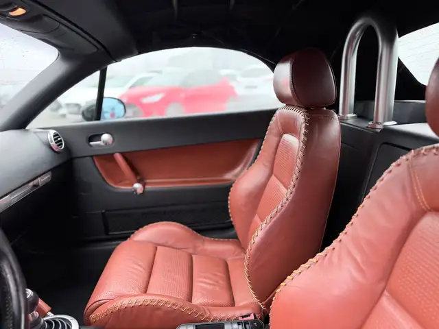 Audi TT view 11