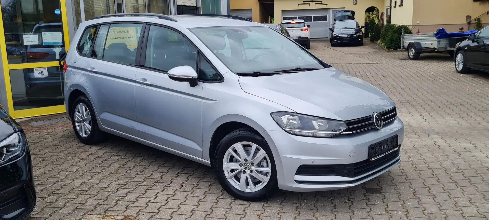 Volkswagen Touran Comfortline 1.5TSI -PDC Kamera ACC Navi AHK - Gris - 2