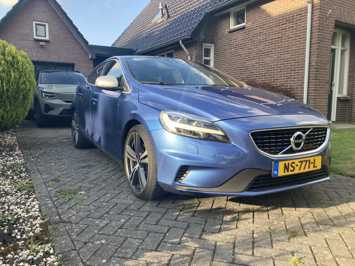Volvo V40 2.0 T4 Nordic+ Bleu - 2