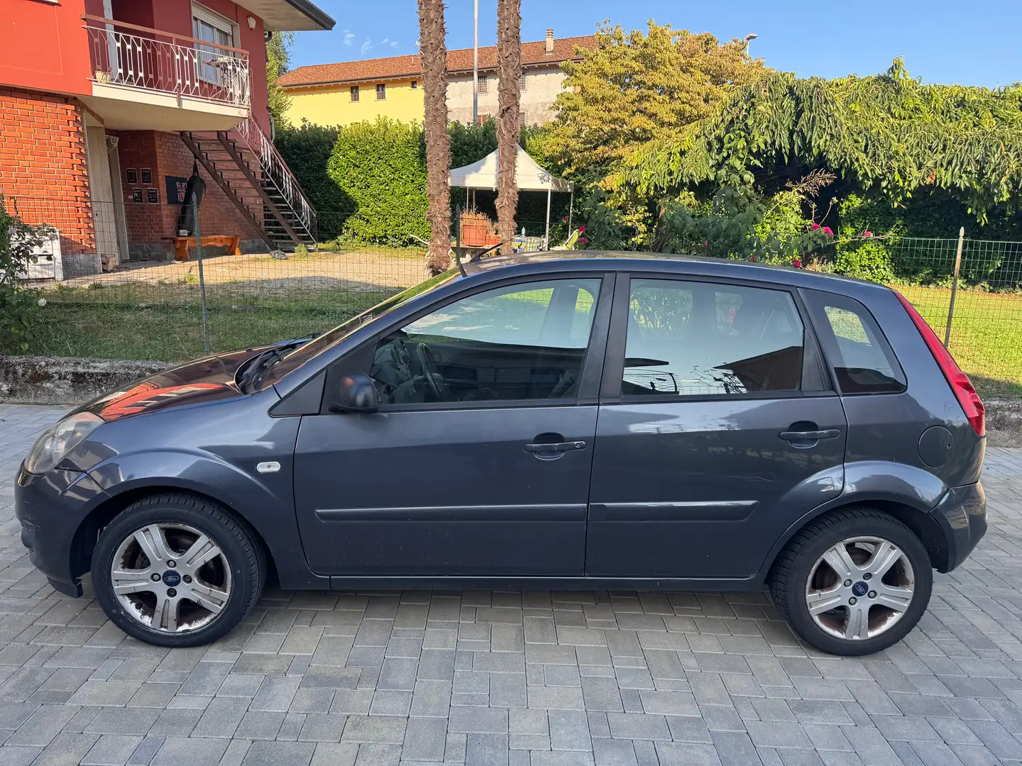Ford Fiesta Fiesta V 2006 5p 1.2 Ghia Grigio - 2