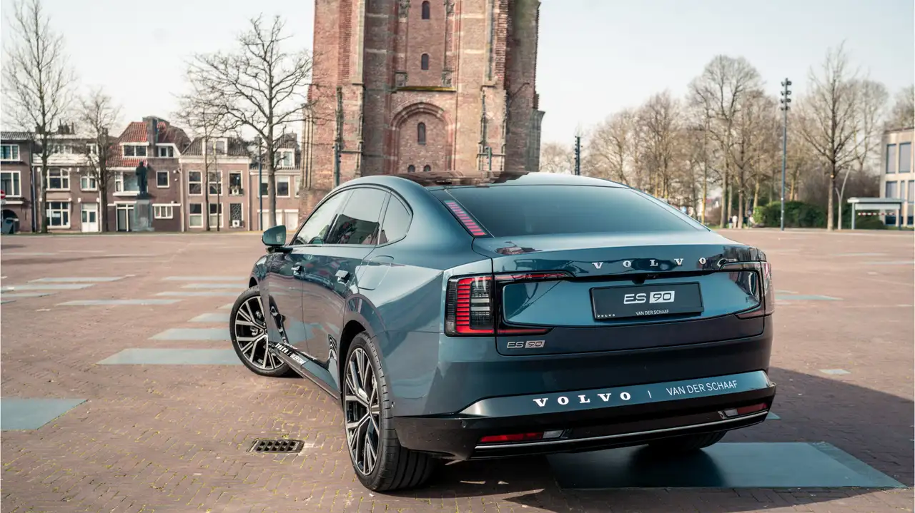 Volvo ES90 2026