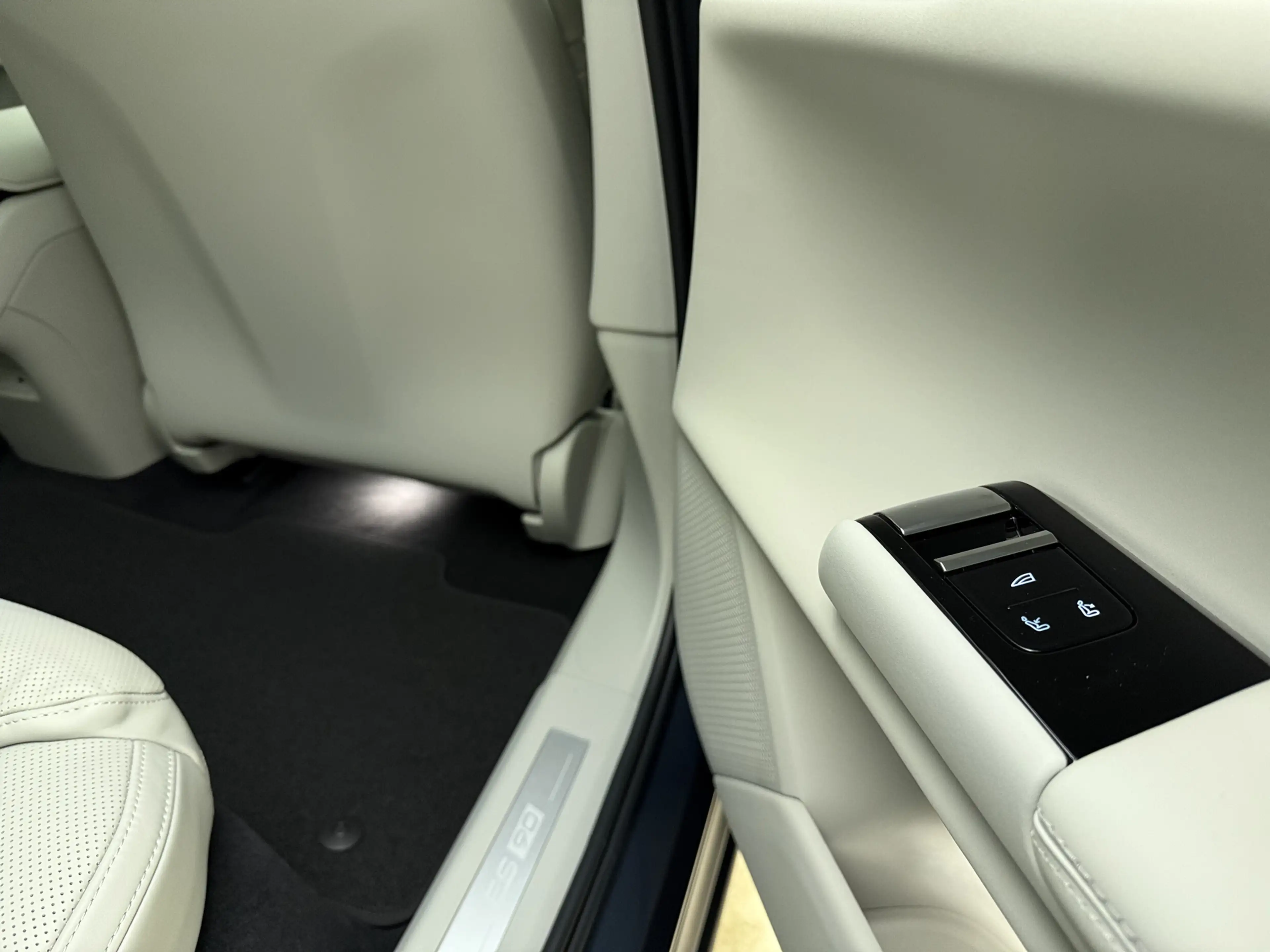 Volvo ES90 Extended Range Ultra / Direct Leverbaar /  Luchtve — photo 12