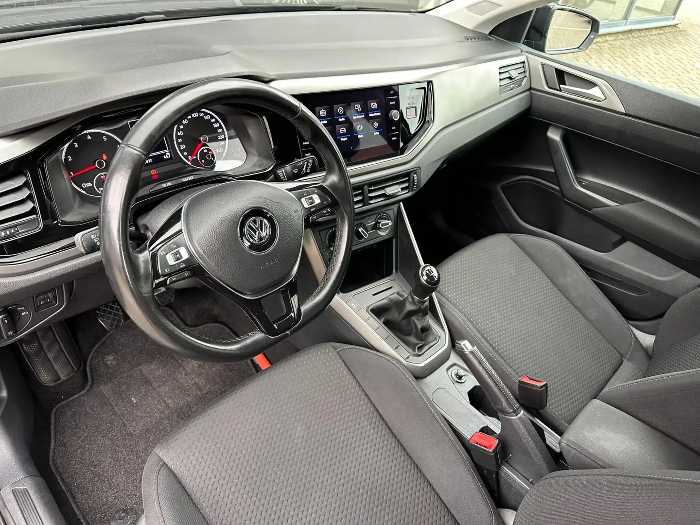 Volkswagen Polo 1.0 MPI Comfortline/1 STE EIG/APP-CONNECT/AIRCO/NL Schwarz - 2