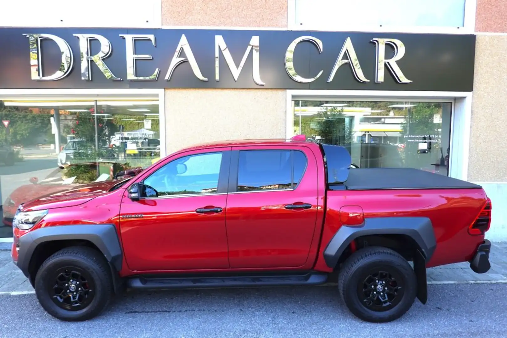 Toyota Hilux 2.8 D-4D A/T 4WD 4 porte Double Cab GR SPORT Rosso - 2