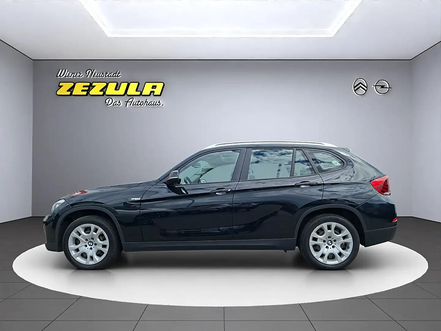 BMW X1 sDrive18d Österreich-Paket Aut. Schwarz - 2
