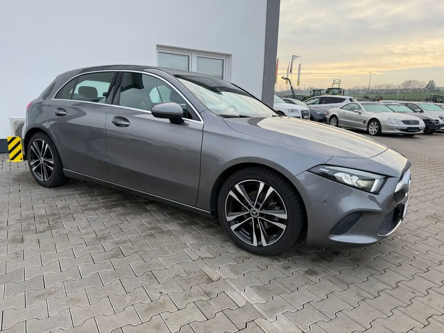 Mercedes-Benz A 180 A A 180 Edition 19 Grau - 2