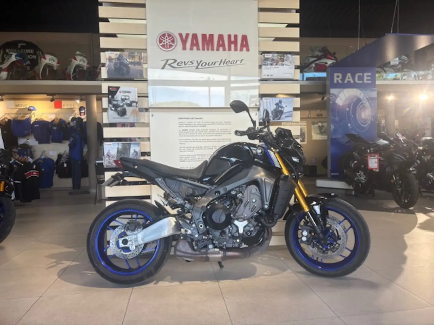 Yamaha MT-09 Noir - 1