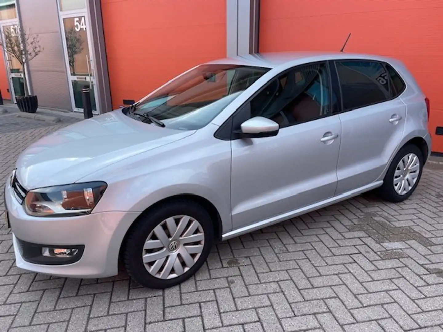 Volkswagen Polo 1.4-16V Comfortline 5 DEURS AUTOMAAT Zilver - 2