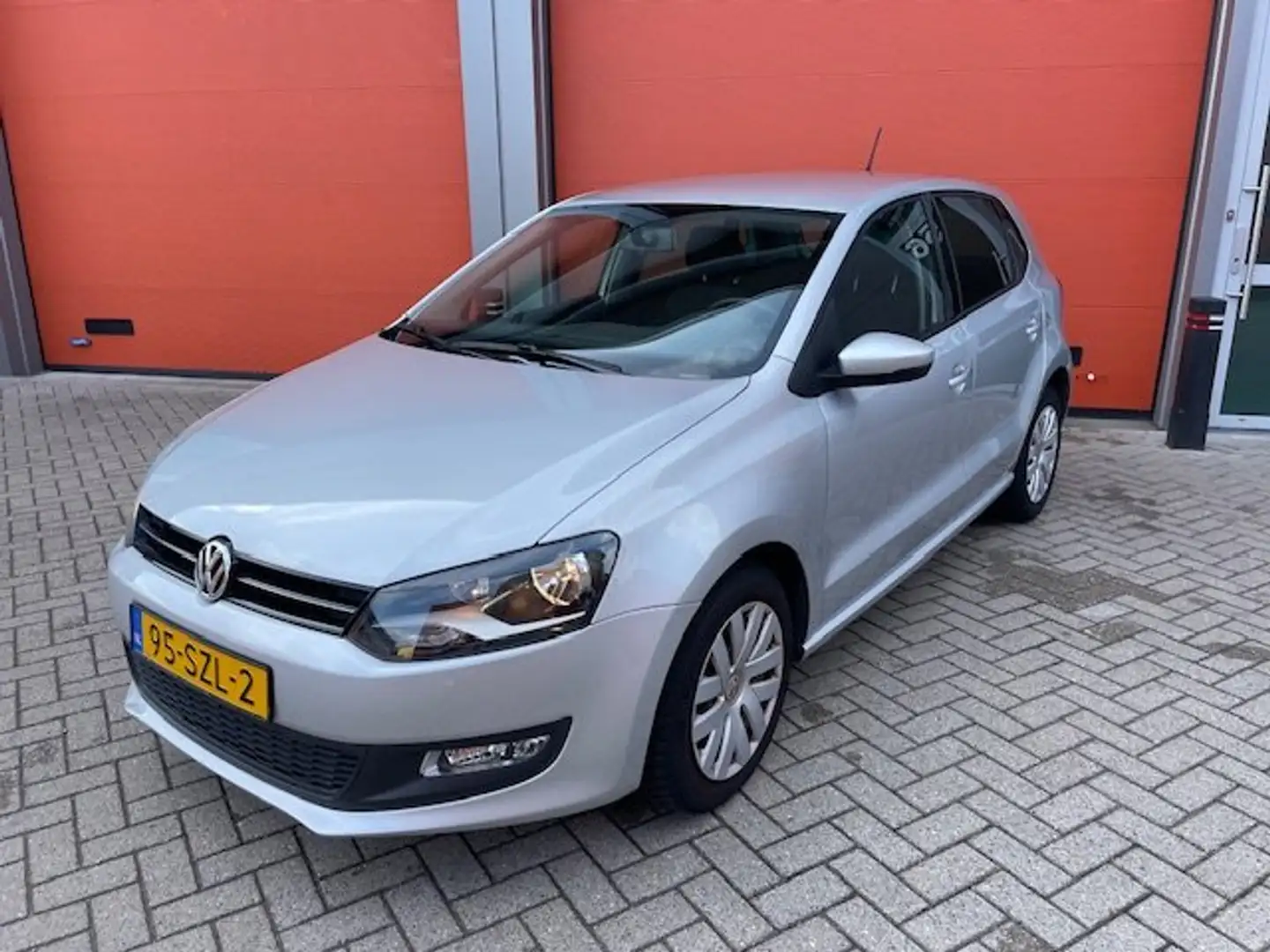 Volkswagen Polo 1.4-16V Comfortline 5 DEURS AUTOMAAT Zilver - 1