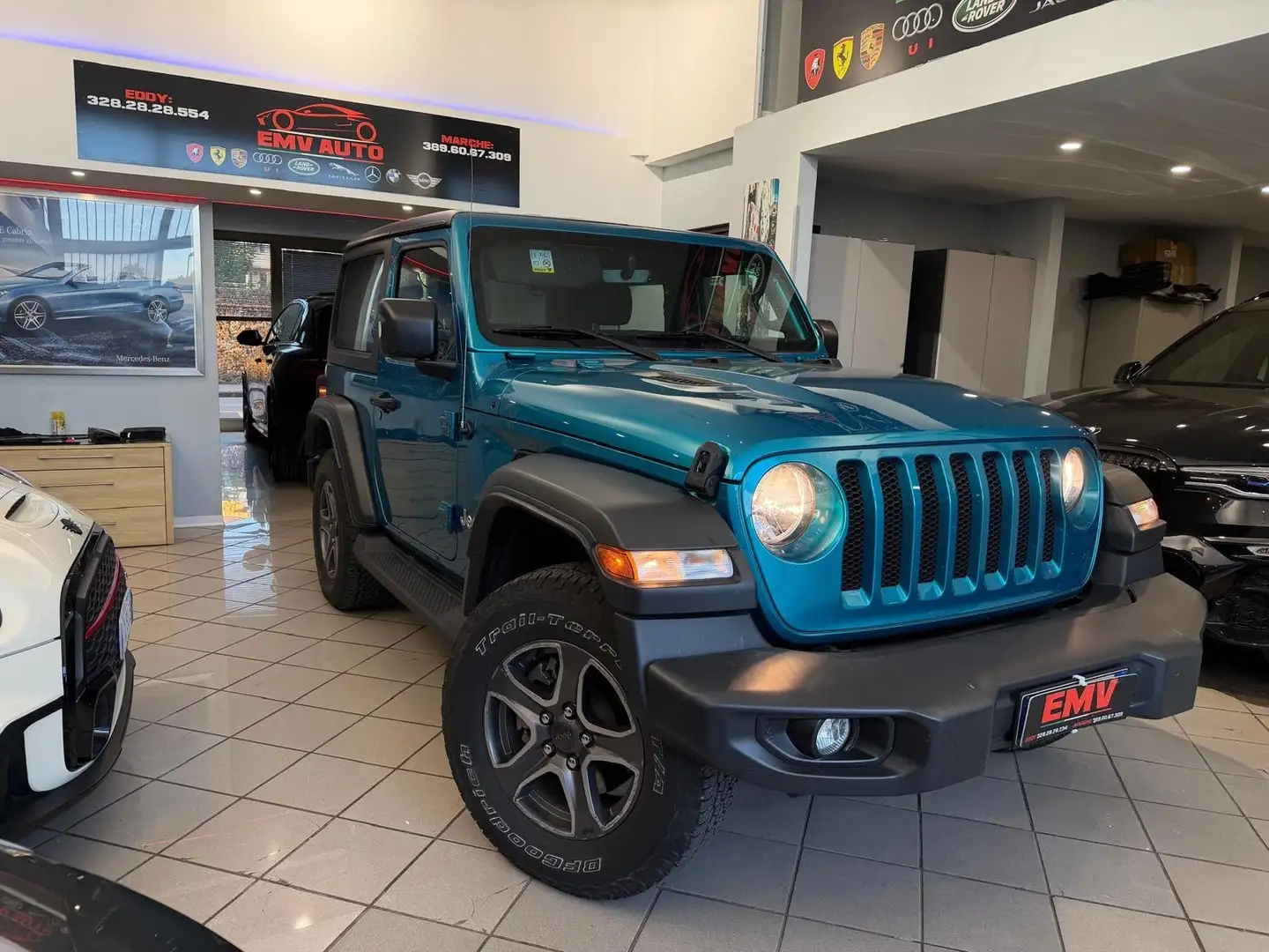 Jeep Wrangler Wrangler Unlimited 2.2 Mjt II Sahara Blauw - 1