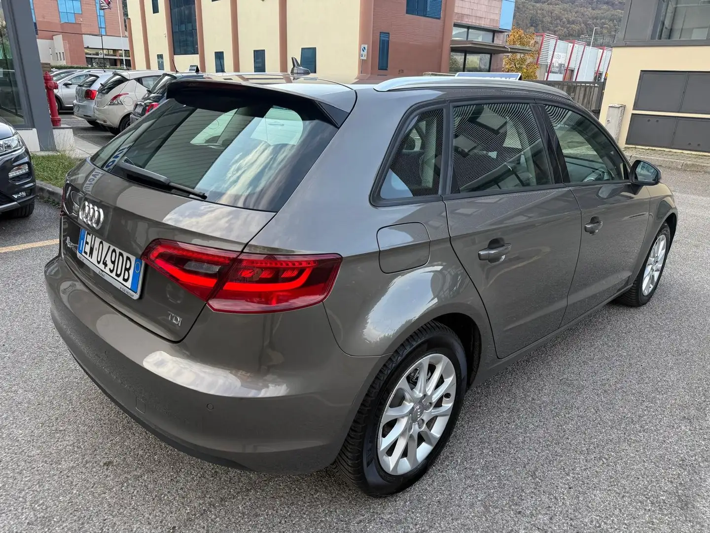 Audi A3 Sportback 1.6TDI Attraction *OK NUOVI NEOPATENTATI Gris - 2