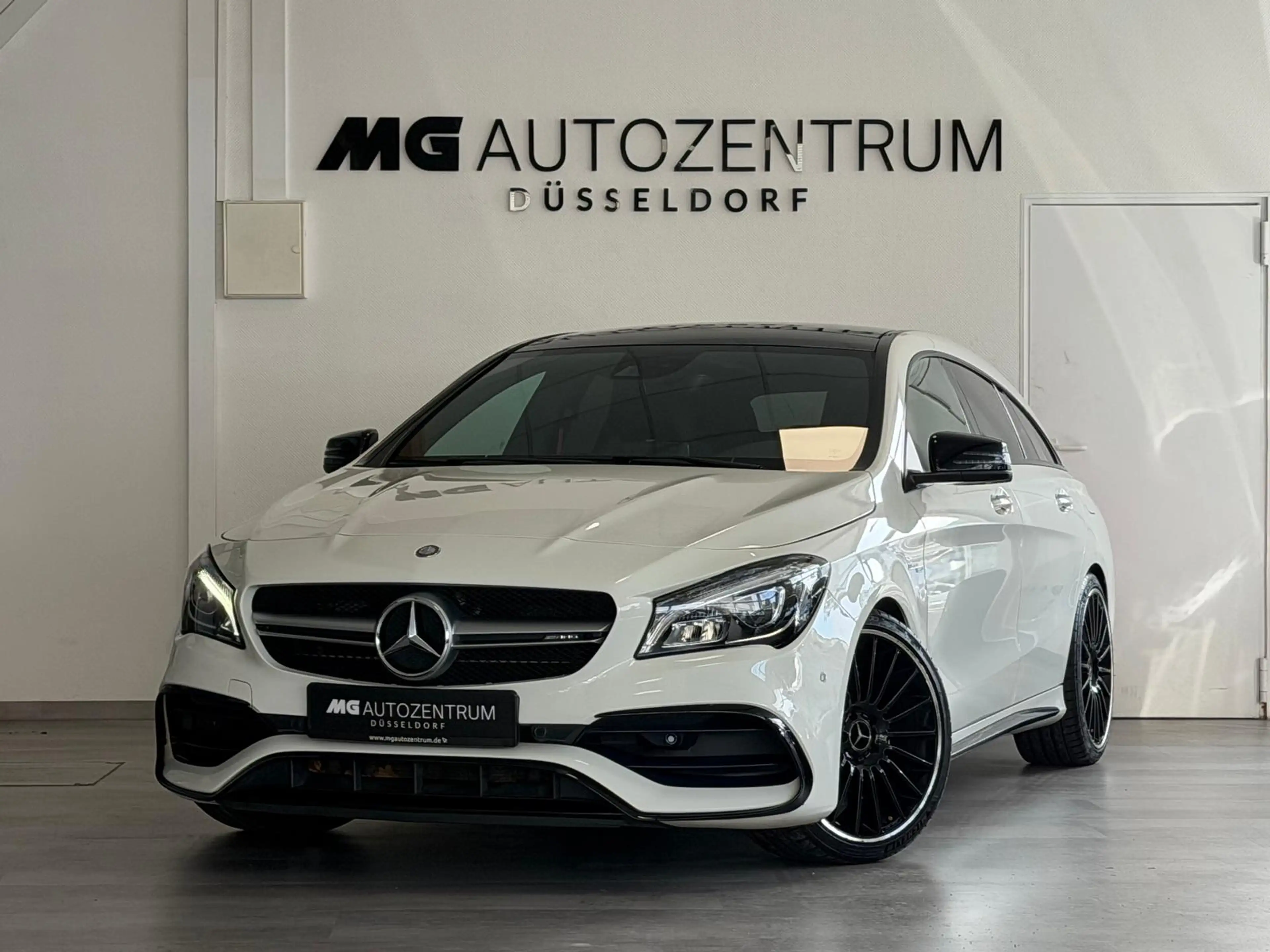 Mercedes-Benz CLA 45 AMG *PANO *HARMAN *AGA *19Z *S.Hz