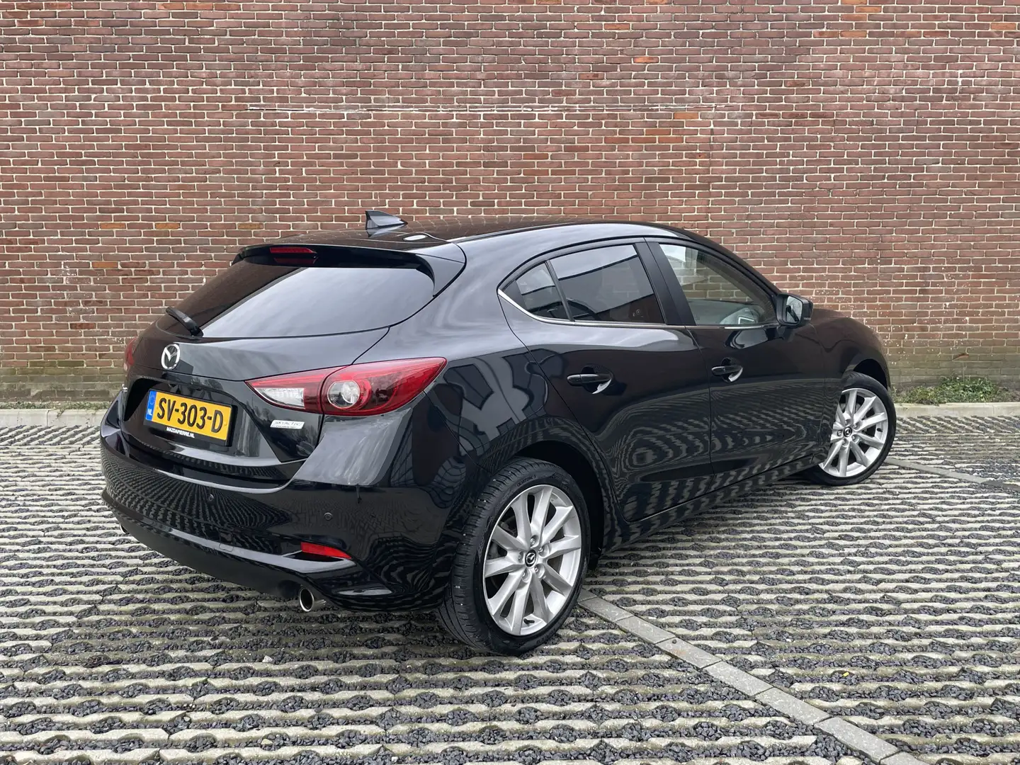 Mazda 3 2.0 SkyActiv-G 120 GT-M | LEDER | BOSE | NAVIGATIE Black - 2