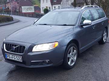 RHD Volvo V70 P3 D5 SE LUX