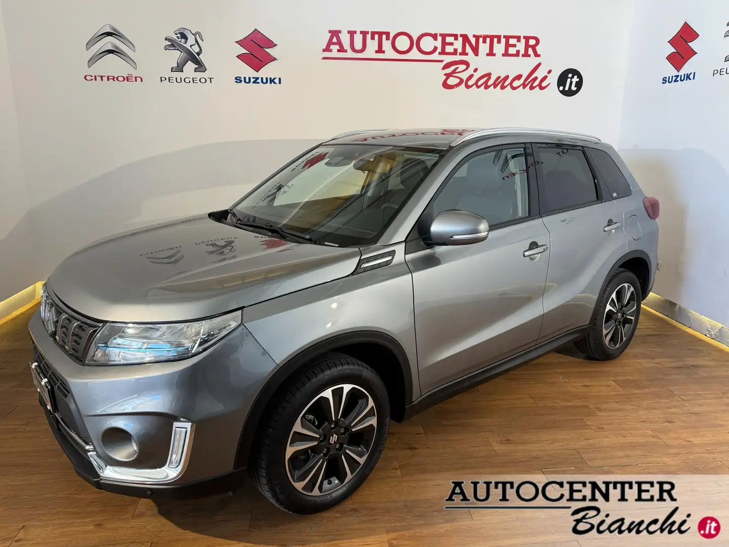 Suzuki Vitara 1.4h Top 4wd allgrip Grijs - 1