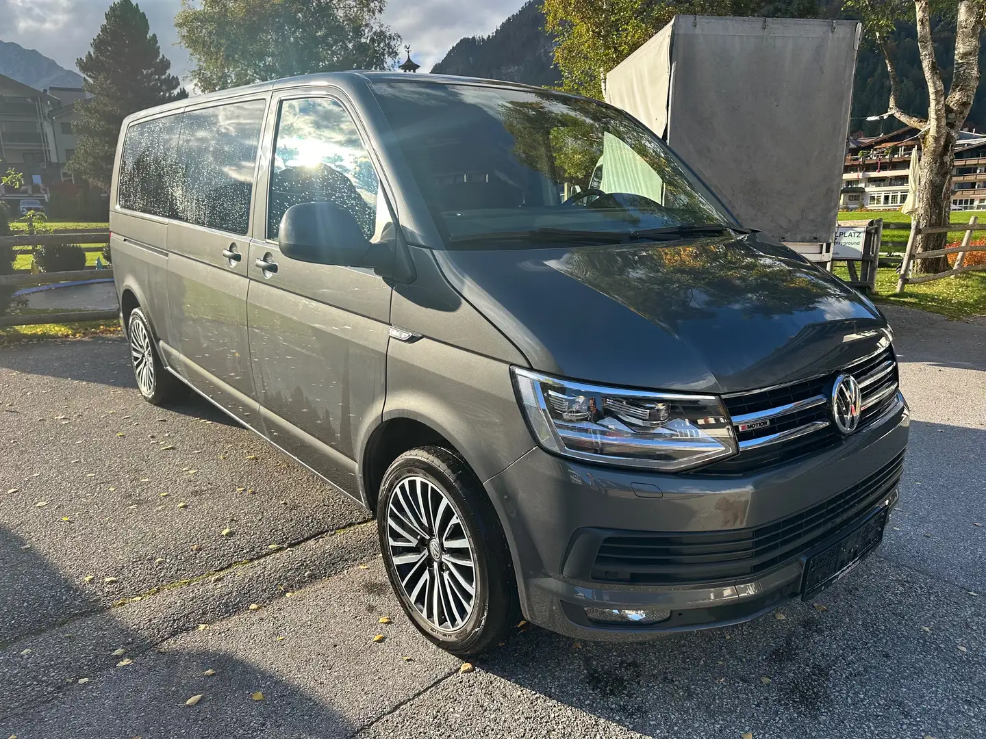 Volkswagen T6 Caravelle Caravelle Comfortline Lang 2,0 TDI 4Motion DSG Grau - 2
