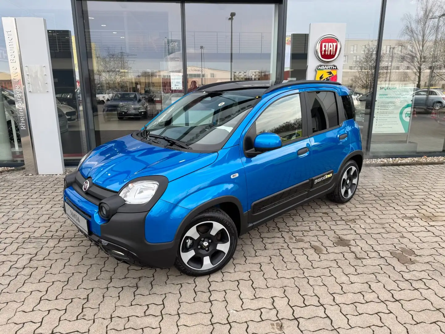 Fiat Panda Pandina Cross1.0 Hybrid Blauw - 1