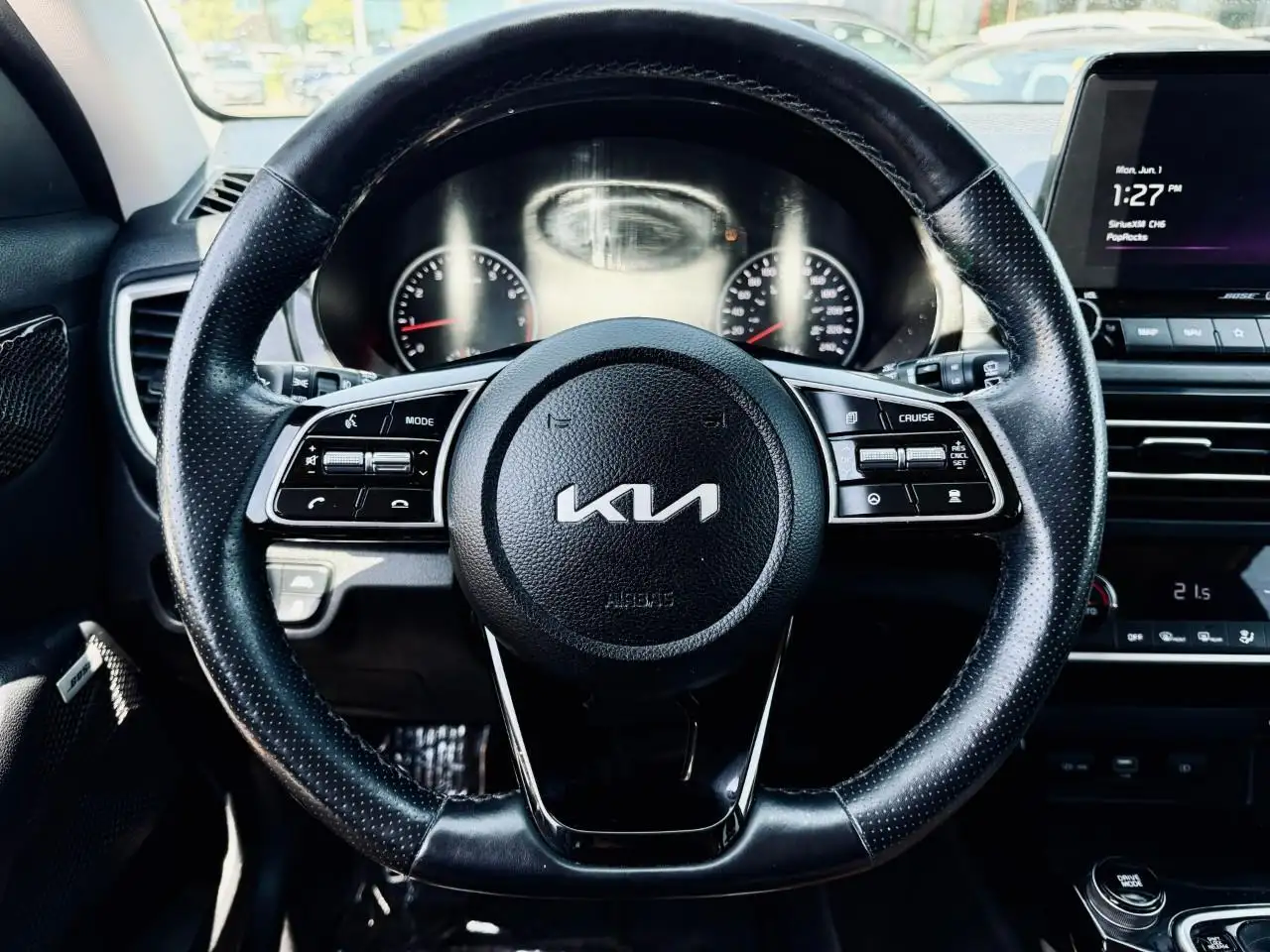 Kia Seltos снимка Kia Seltos