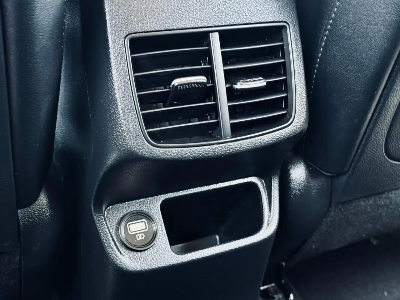 Kia Seltos снимка Kia Seltos