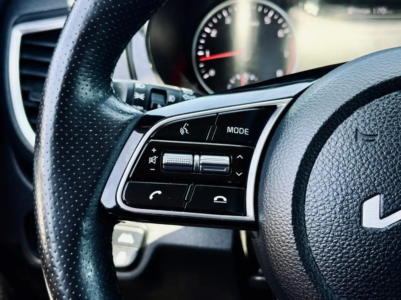 Kia Seltos снимка Kia Seltos