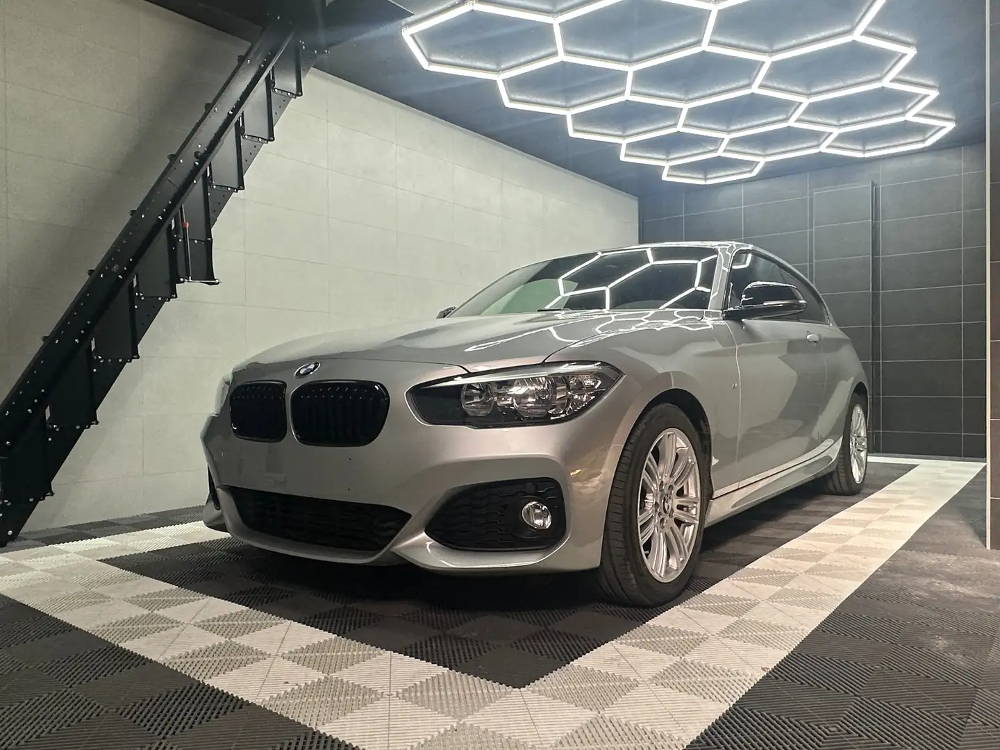 BMW 116 116i *** PACK M *** GARANTIE *** Grijs - 1