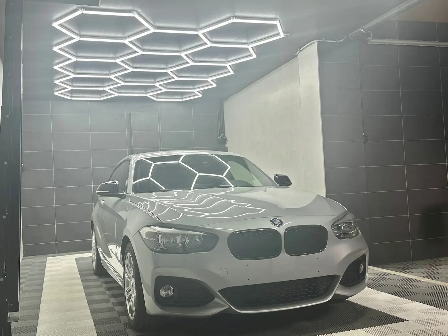 BMW 116 116i *** PACK M *** GARANTIE *** Grijs - 2