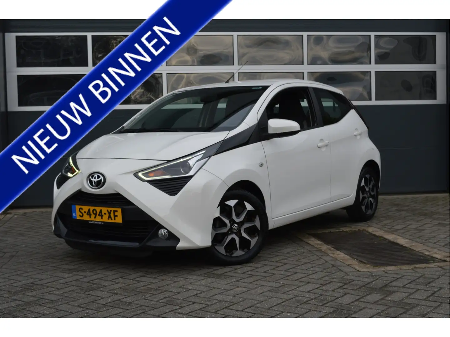 Toyota Aygo 1.0 VVT-i x-play | Carplay/Camera/Airco | Wit - 1