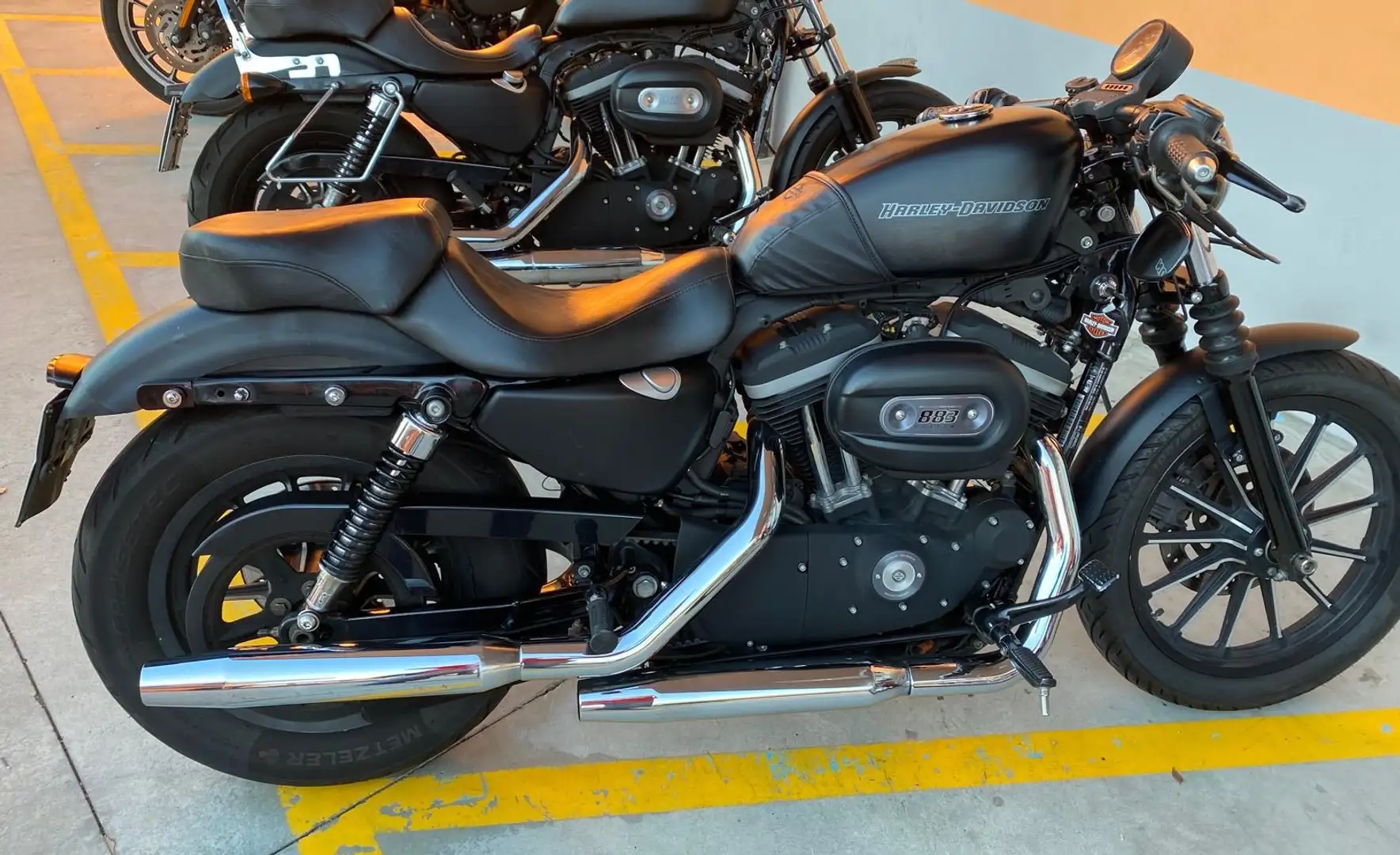 Harley-Davidson Sportster XL 883 Harley Davidson Sportster 883 Iron (XL 883N) - 1