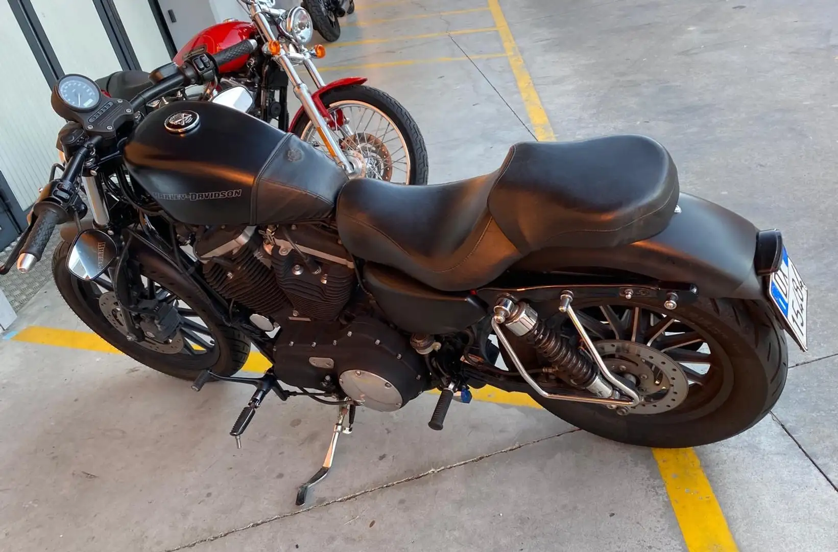 Harley-Davidson Sportster XL 883 Harley Davidson Sportster 883 Iron (XL 883N) - 2