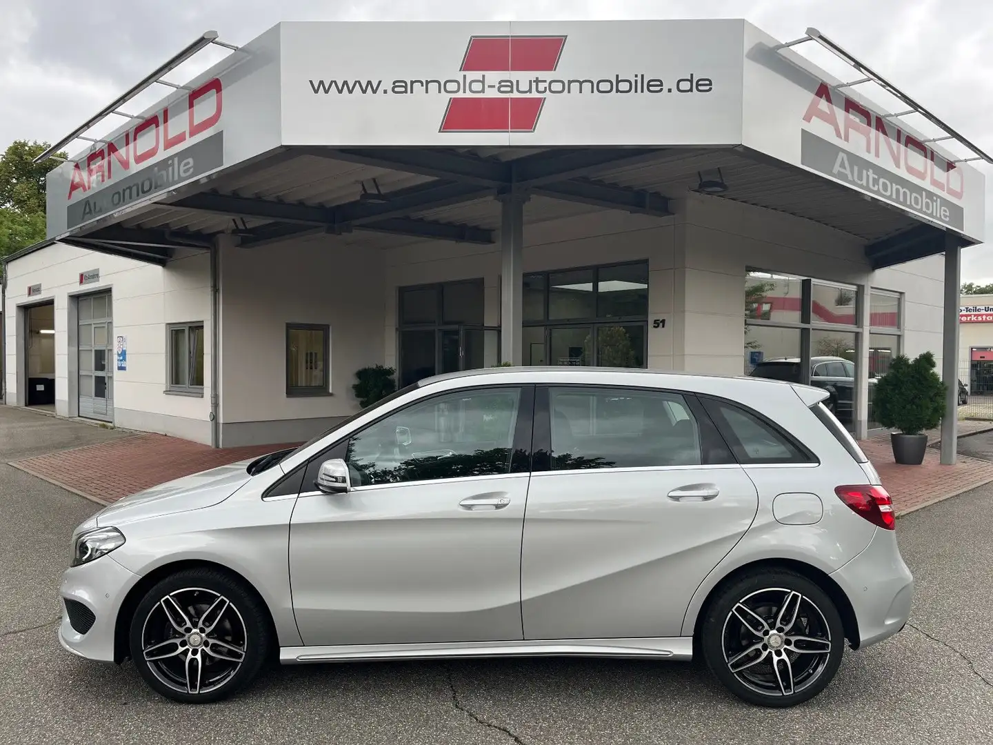 Mercedes-Benz B 180 AMG Line (LED, Navi, Kamera, Sitzheizung) Silber - 1