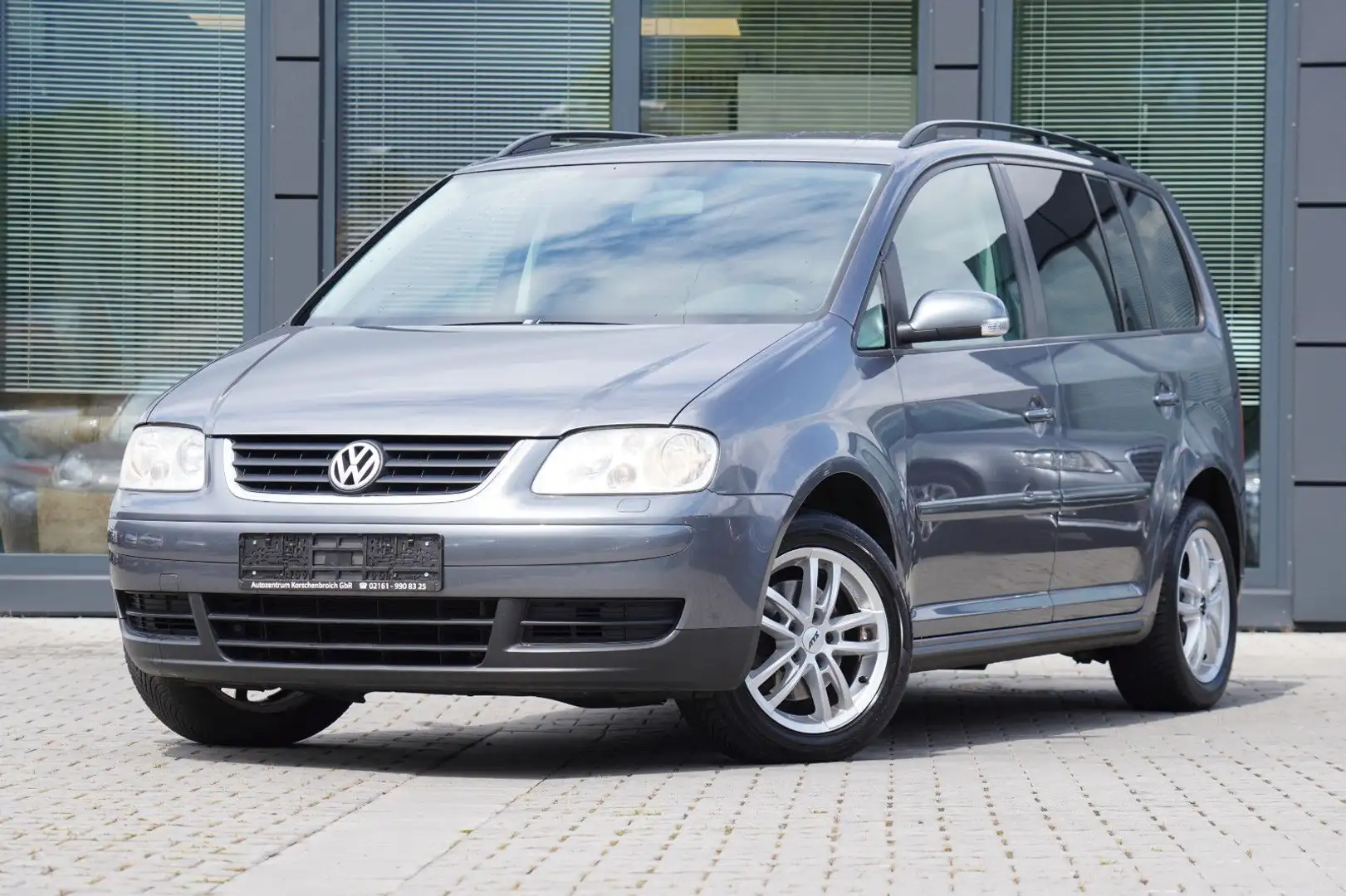 Volkswagen Touran Trendline Gris - 2