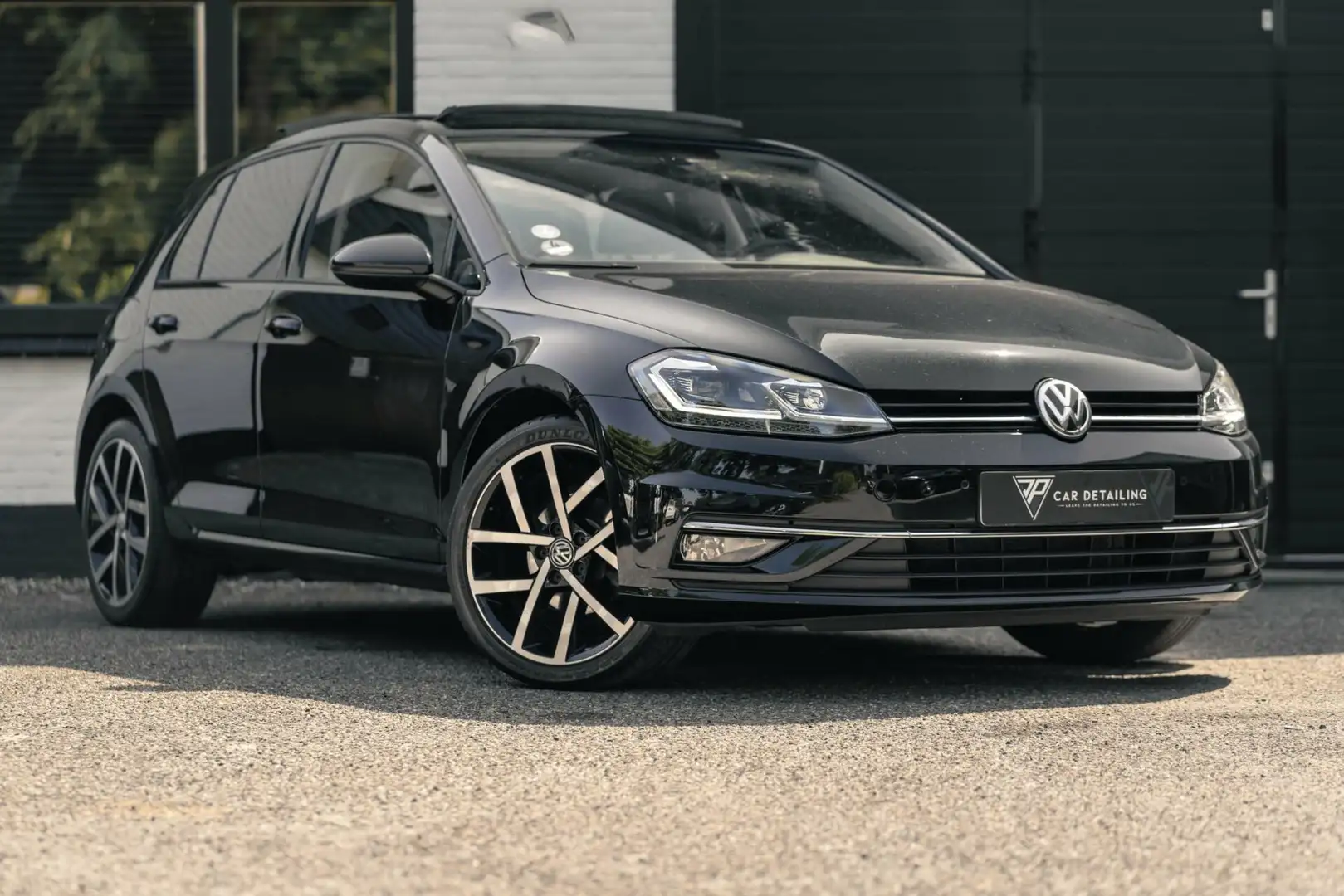 Volkswagen Golf 1.0 TSI Panorama LED Digi NAP Zwart - 2
