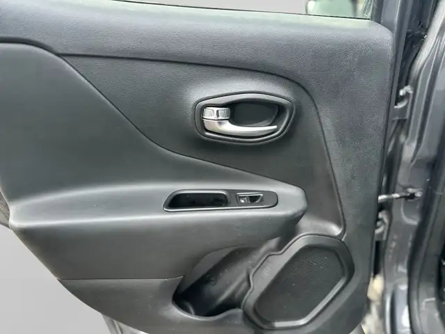 Jeep Renegade view 4