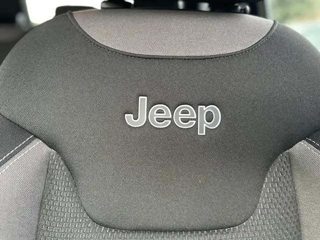 Jeep Renegade view 15