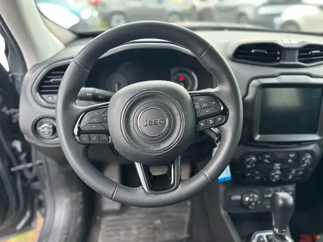 Jeep Renegade view 18