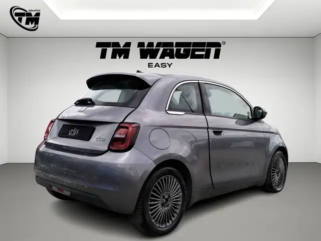 Fiat 500E view 5
