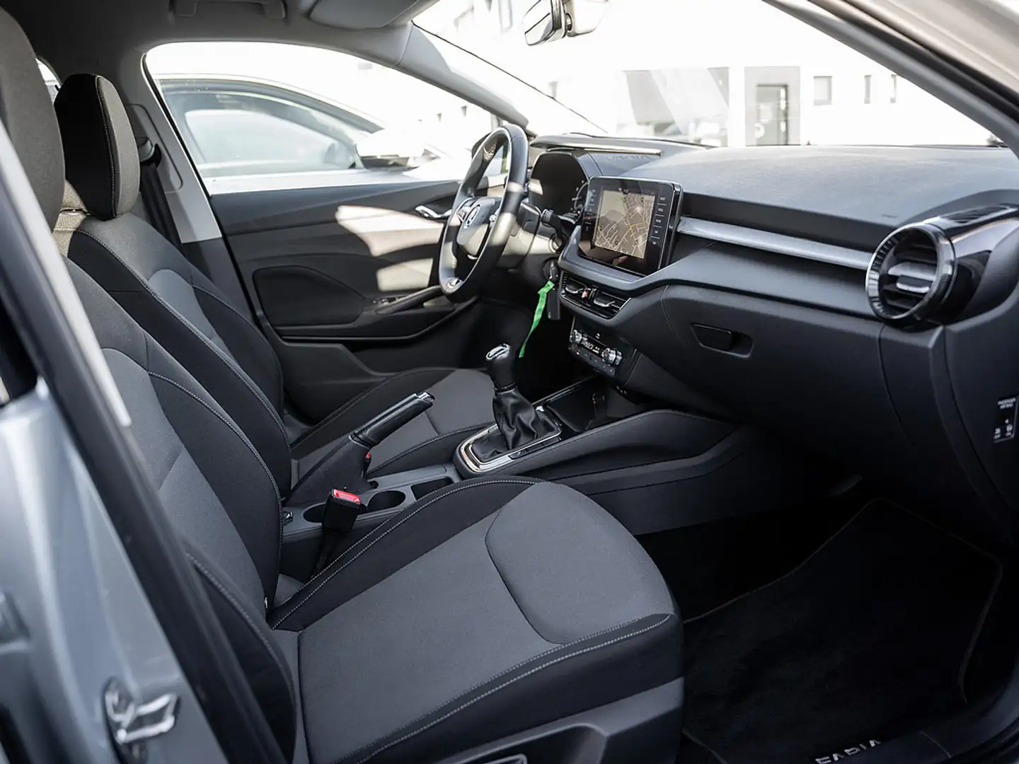 Skoda Fabia 1.0 TSI Ambition PDC NAVI SMARTLINK SHZ Silber - 2