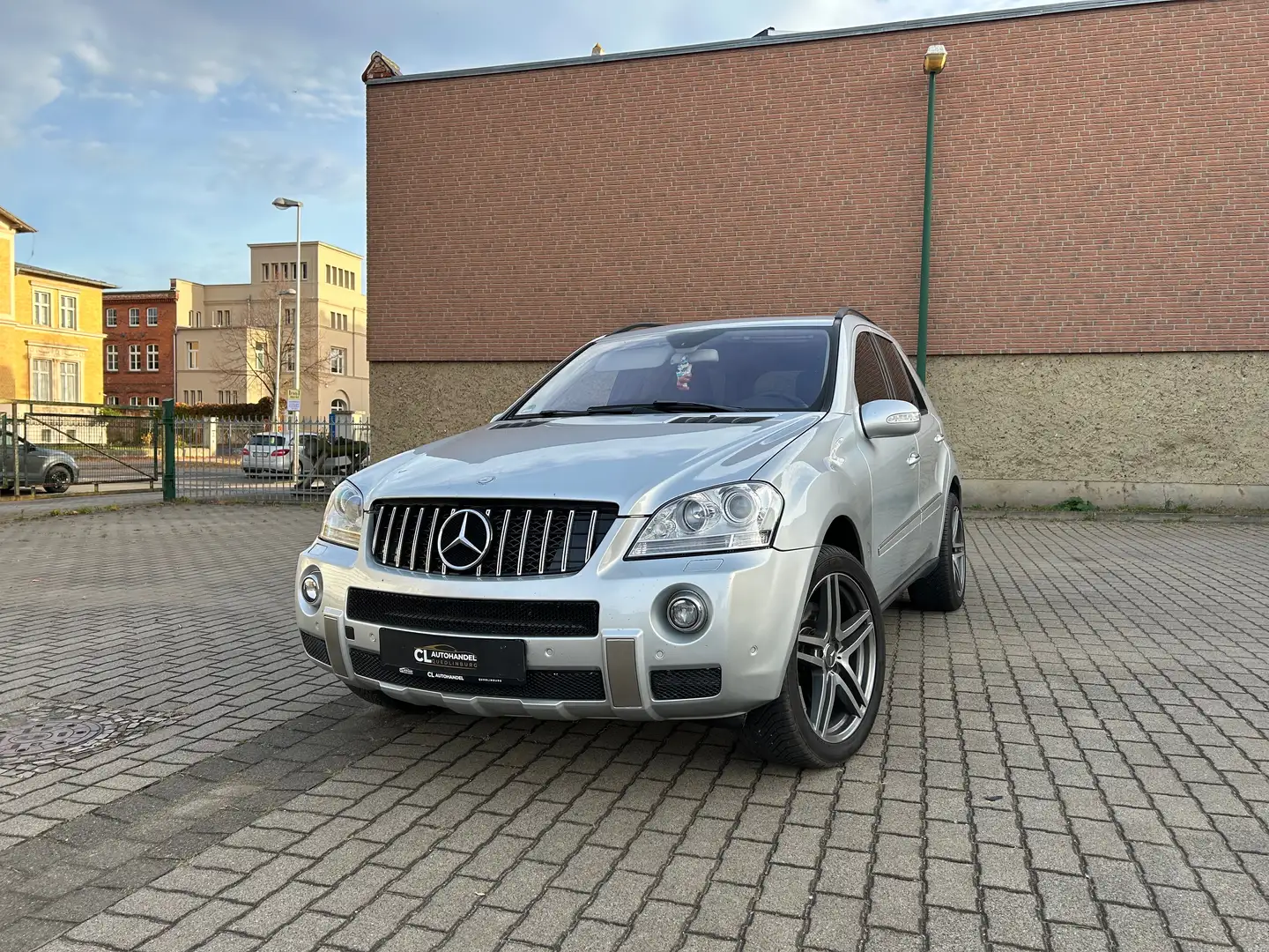 Mercedes-Benz ML 500 ML 500 (164.175) Silber - 1