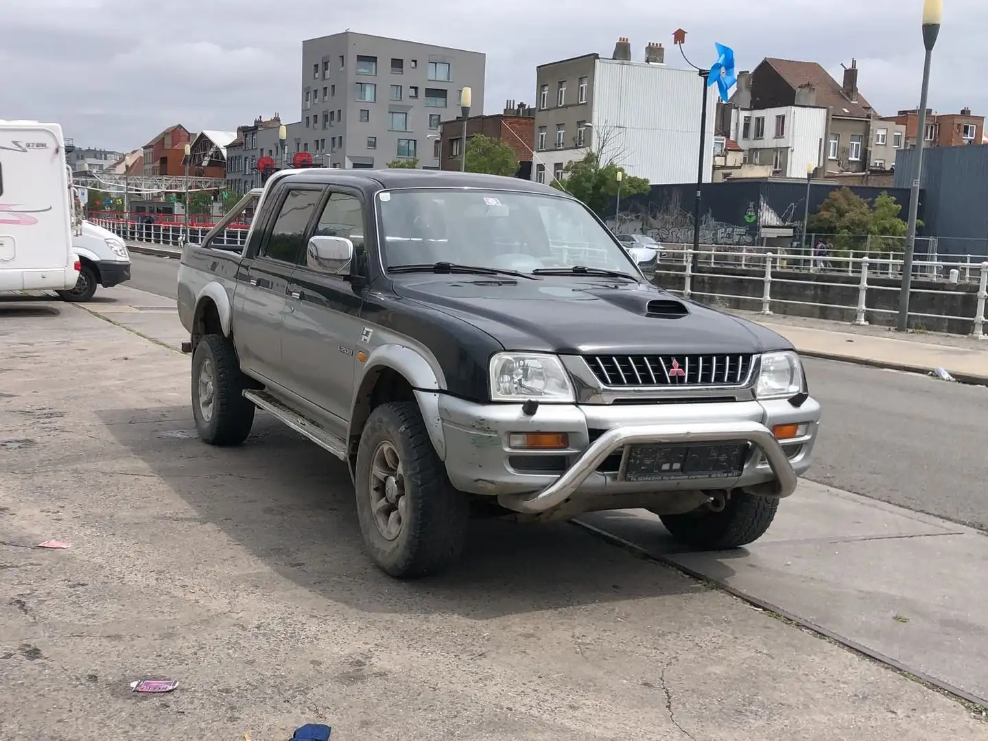 Mitsubishi L200 2.5 Turbo int. GLS 4WD Exe Negro - 1