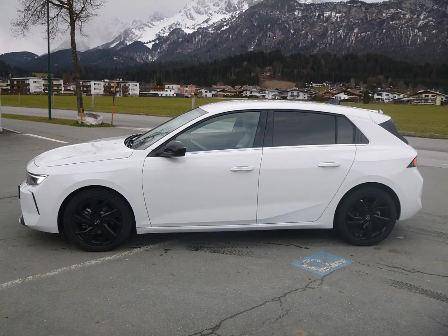 Opel Astra 1,2 Turbo Business Elegance Weiß - 2