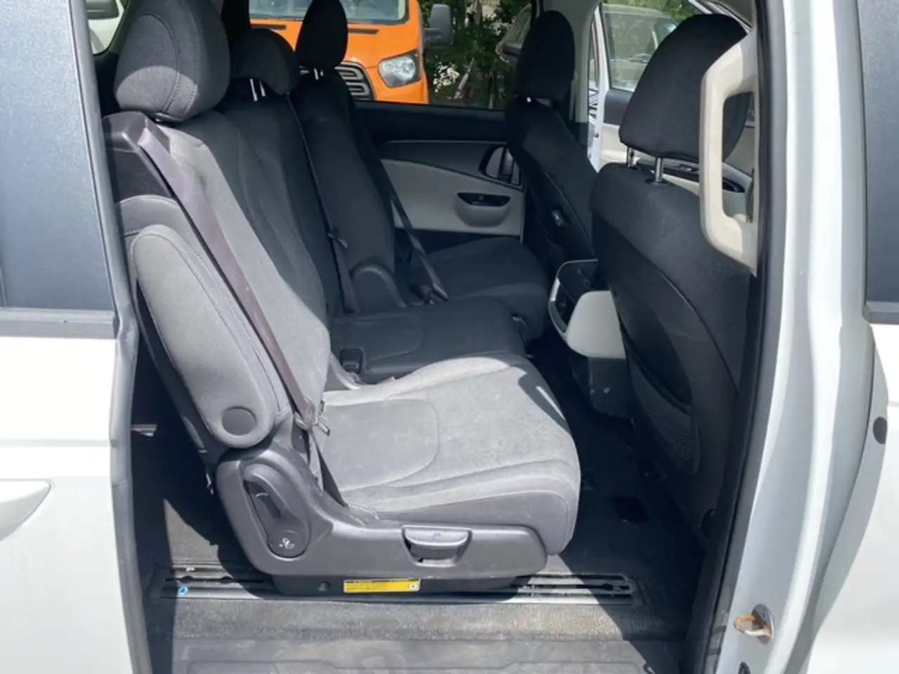 Kia Carnival снимка Kia Carnival